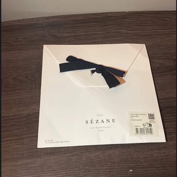 Sezane- Gaston scarf- Margaret Print (sold out online) NWTO - Picture 2 of 3